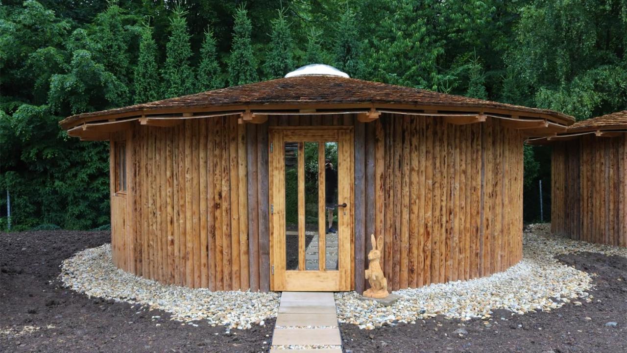 Glamp V Hluboke - Yurts And Wooden Houses Vsetin Ngoại thất bức ảnh