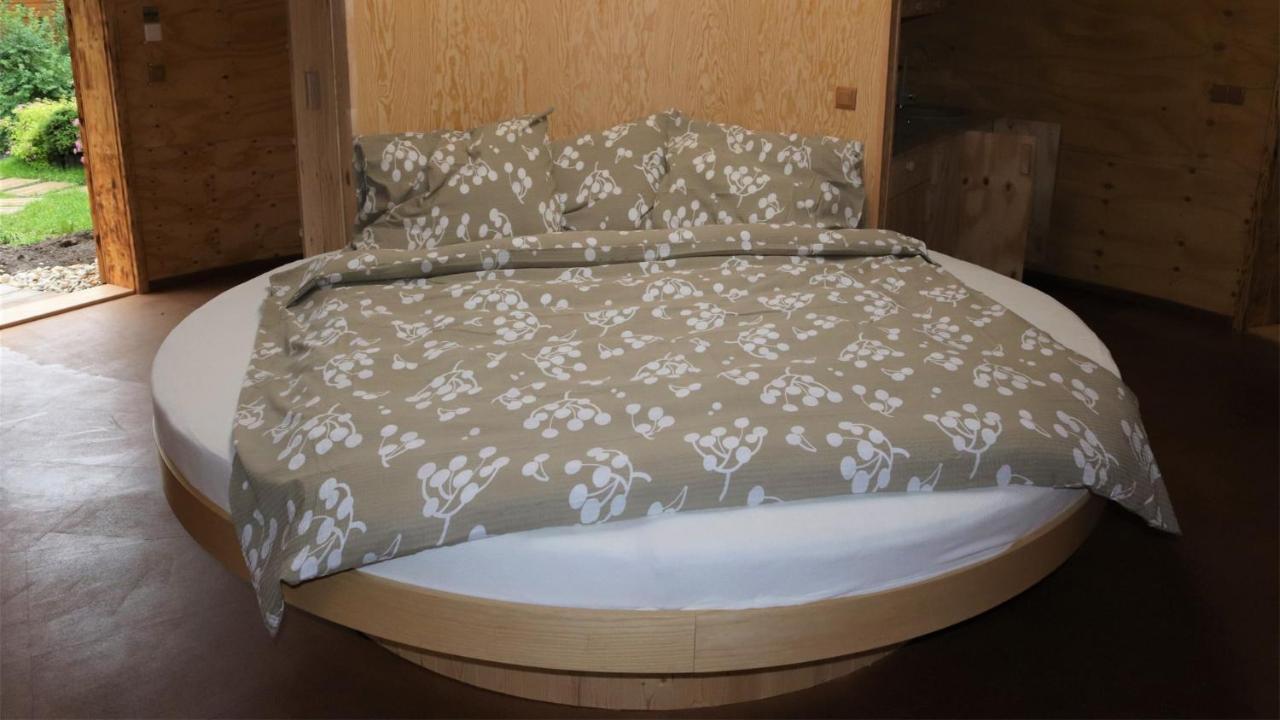 Glamp V Hluboke - Yurts And Wooden Houses Vsetin Ngoại thất bức ảnh