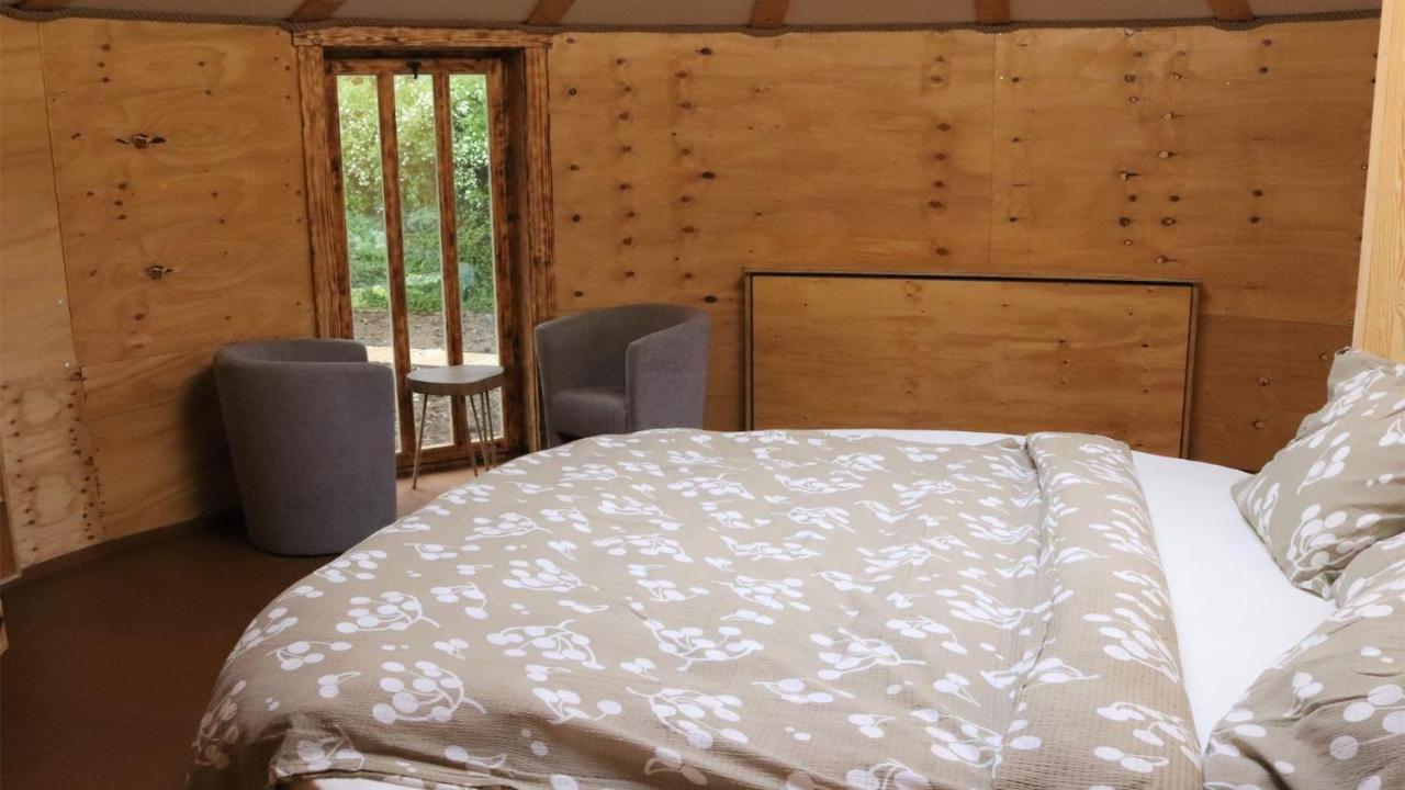 Glamp V Hluboke - Yurts And Wooden Houses Vsetin Ngoại thất bức ảnh