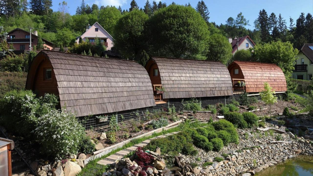 Glamp V Hluboke - Yurts And Wooden Houses Vsetin Ngoại thất bức ảnh