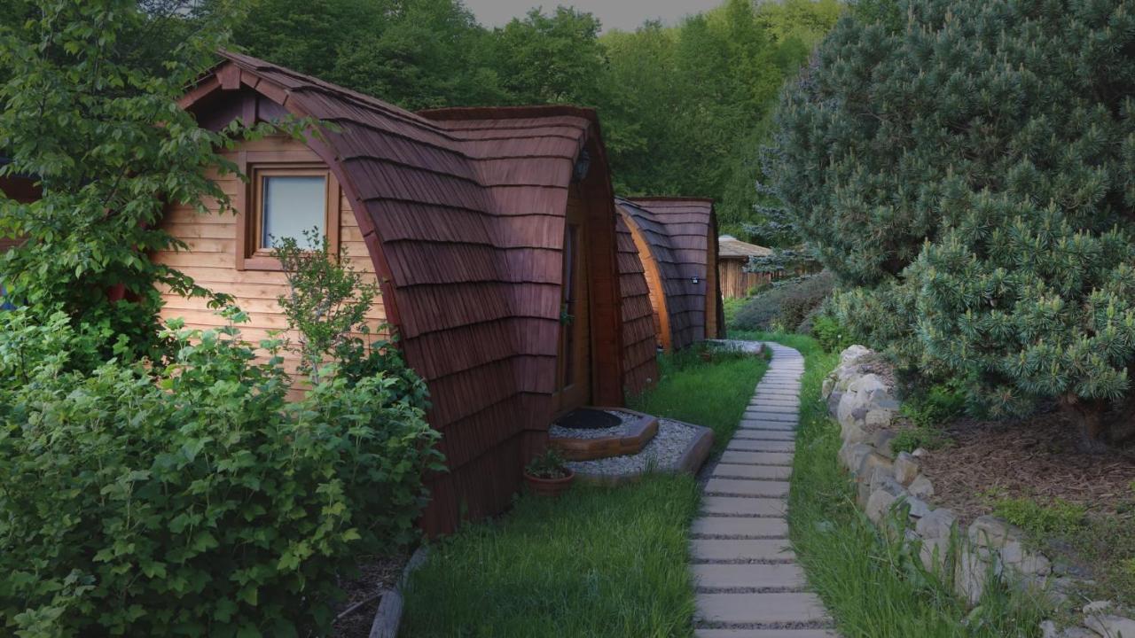 Glamp V Hluboke - Yurts And Wooden Houses Vsetin Ngoại thất bức ảnh