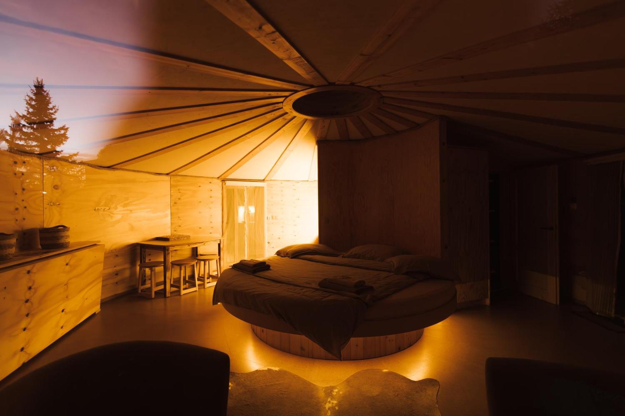Glamp V Hluboke - Yurts And Wooden Houses Vsetin Ngoại thất bức ảnh