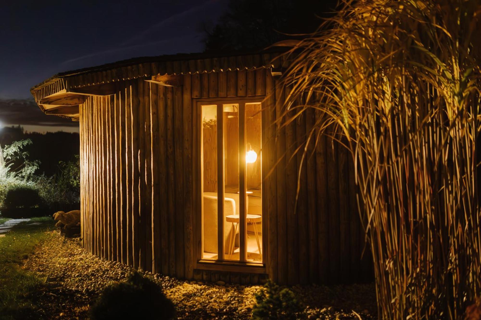 Glamp V Hluboke - Yurts And Wooden Houses Vsetin Ngoại thất bức ảnh