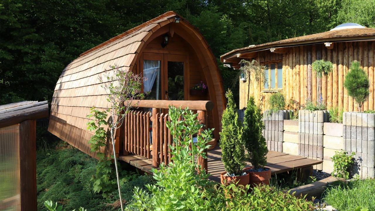 Glamp V Hluboke - Yurts And Wooden Houses Vsetin Ngoại thất bức ảnh